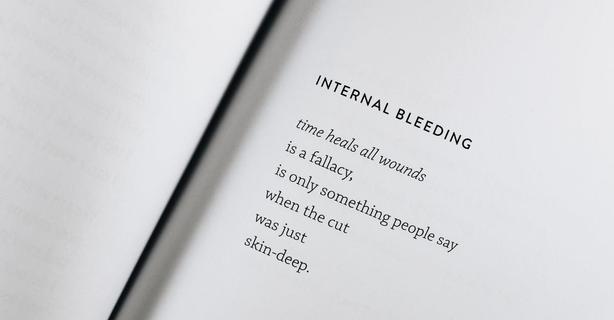 découvrez tout sur le terme 'bleed' : son utilisation en design graphique, l'importance du débordement dans l'impression et les meilleures pratiques pour garantir un rendu impeccable de vos projets créatifs.