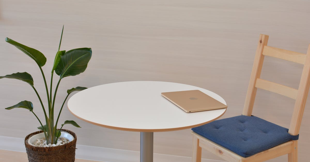 découvrez notre vaste sélection de chaises alliant confort et style. que ce soit pour votre bureau, votre salle à manger ou votre espace de détente, notre collection de chaises s'adapte à tous les goûts et à tous les besoins. transformez votre intérieur avec des pièces élégantes et fonctionnelles.