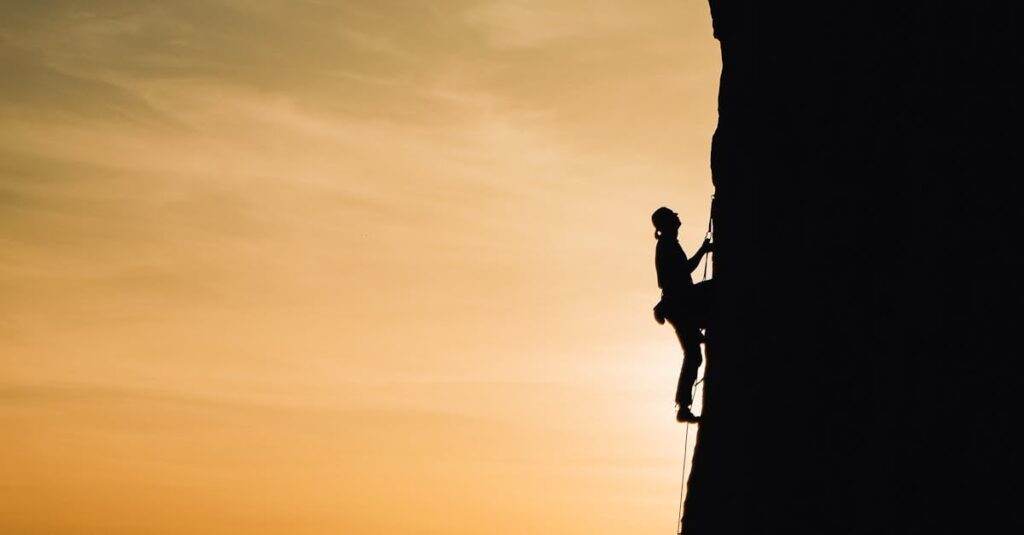 découvrez l'univers passionnant de l'escalade, un sport qui allie force, technique et adrénaline. que vous soyez débutant ou grimpeur expérimenté, trouvez des conseils, des astuces et des destinations idéales pour vivre des aventures inoubliables en vertical.