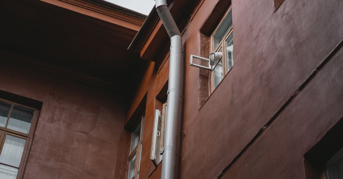 découvrez les meilleures techniques de drainage pour améliorer l'évacuation des eaux pluviales et prévenir les problèmes d'humidité. apprenez à entretenir vos installations et à choisir les solutions adaptées à votre terrain.