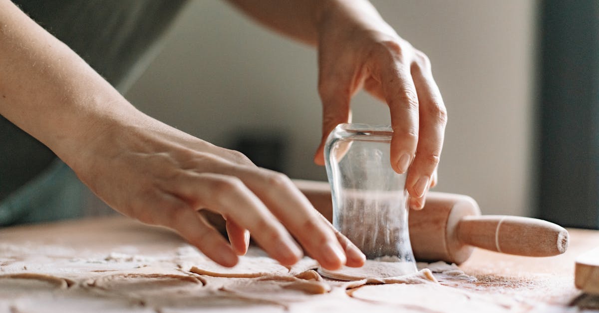 découvrez les différentes techniques de découpe du verre pour réaliser des projets créatifs et professionnels. apprenez les méthodes essentielles et les conseils d'experts pour travailler le verre avec précision et sécurité.