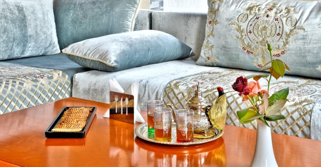 découvrez l'élégance intemporelle du canapé marocain, alliant confort et authenticité. parfait pour embellir votre intérieur avec une touche d'exotisme et de sophistication.