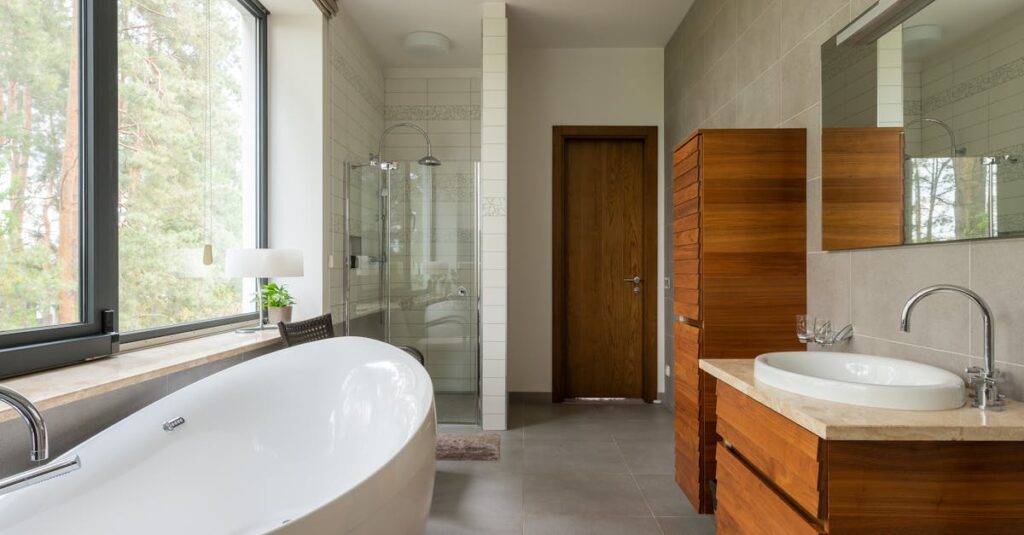 découvrez nos fenêtres de douche élégantes et fonctionnelles, conçues pour apporter lumière et espace à votre salle de bain. explorez notre sélection pour une rénovation réussie et un style raffiné.