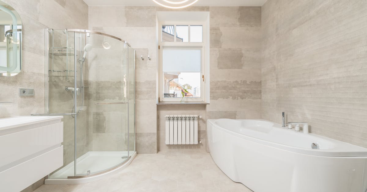 découvrez nos fenêtres de douche modernes et élégantes, conçues pour allier style et fonctionnalité. transformez votre salle de bain avec nos solutions de vitrage innovantes, offrant intimité et luminosité.