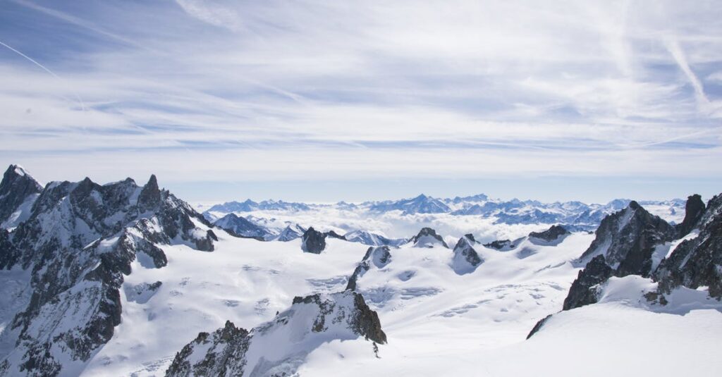 découvrez l'univers du ski : conseils pour choisir votre équipement, meilleures destinations pour skier, et astuces pour profiter pleinement de vos vacances à la neige. que vous soyez débutant ou expert, trouvez toutes les informations nécessaires pour dévaler les pistes en toute sécurité.