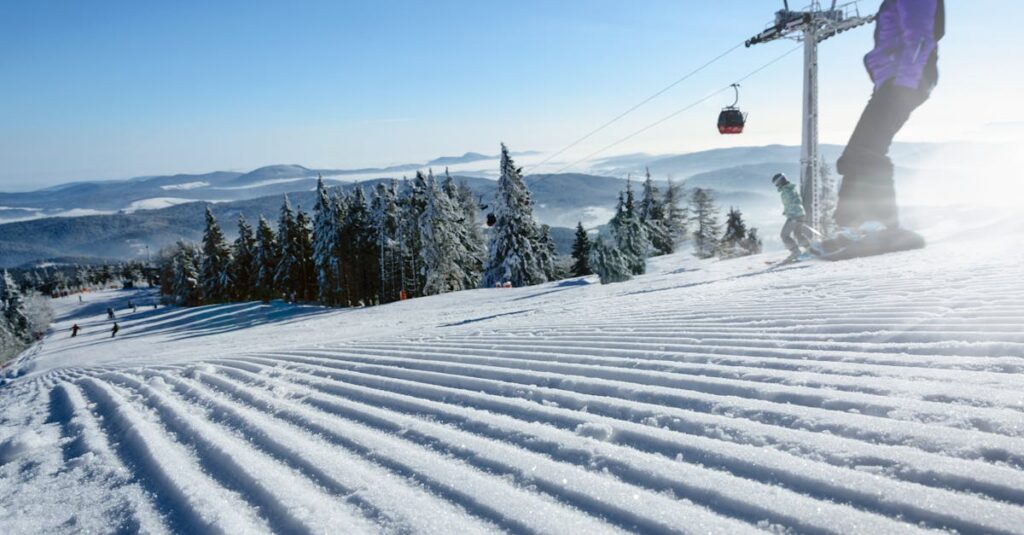découvrez notre station de ski, un paradis hivernal pour les amateurs de glisse. profitez de pistes variées, d'activités de montagne et d'un cadre naturel exceptionnel. que vous soyez débutant ou expert, vivez des moments inoubliables en famille ou entre amis dans notre station de rêve.