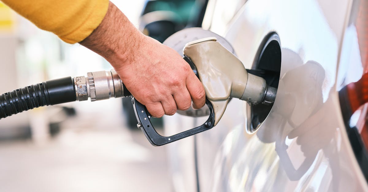 découvrez les dernières tendances et fluctuations des prix du carburant. restez informé sur l'impact des variations du prix du fuel sur votre budget et apprenez des astuces pour économiser sur vos dépenses de carburant.