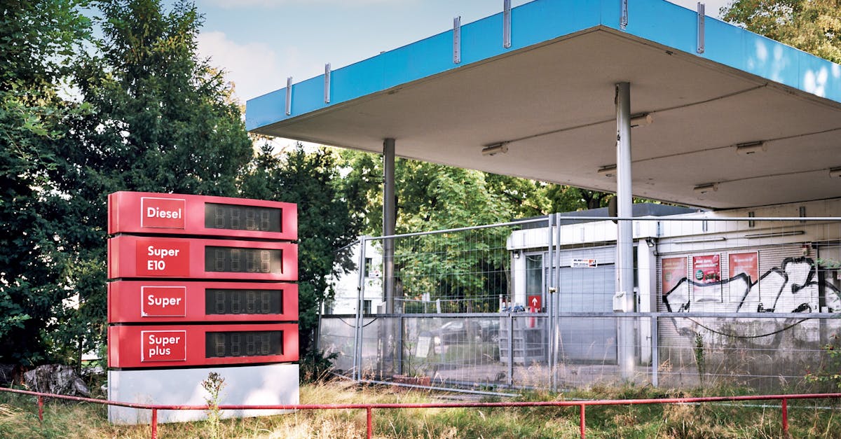 découvrez les dernières tendances et les fluctuations des prix du carburant en france. restez informé sur les tarifs à la pompe, les conseils pour économiser et les impacts sur votre budget. ne manquez pas nos analyses et prévisions pour mieux anticiper vos dépenses en matière de carburant.