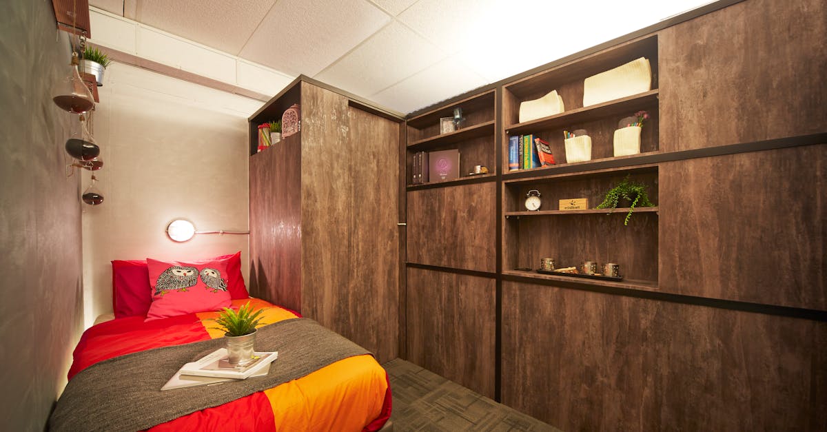 découvrez des idées inspirantes pour aménager une petite chambre avec style. maximisez l'espace avec des solutions de rangement astucieuses et des designs modernes pour créer un havre de paix fonctionnel et élégant.