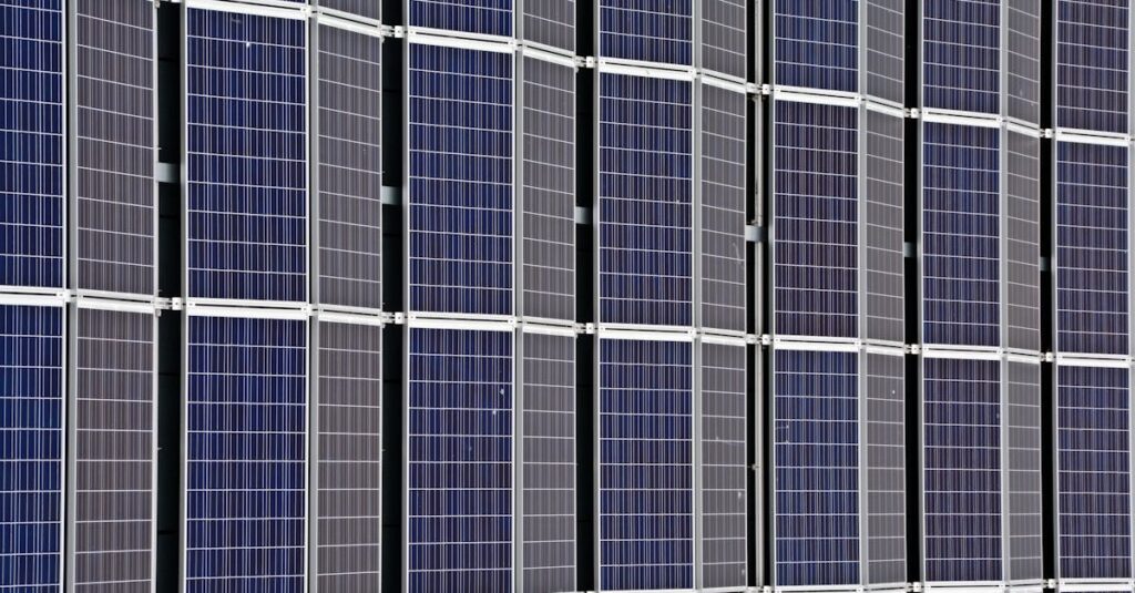 découvrez les panneaux solaires transparents, une innovation révolutionnaire qui allie esthétique et efficacité énergétique. idéaux pour intégrer la production d'énergie renouvelable dans vos fenêtres et façades, tout en préservant la luminosité. optez pour une solution durable et esthétique pour votre habitation ou votre entreprise.