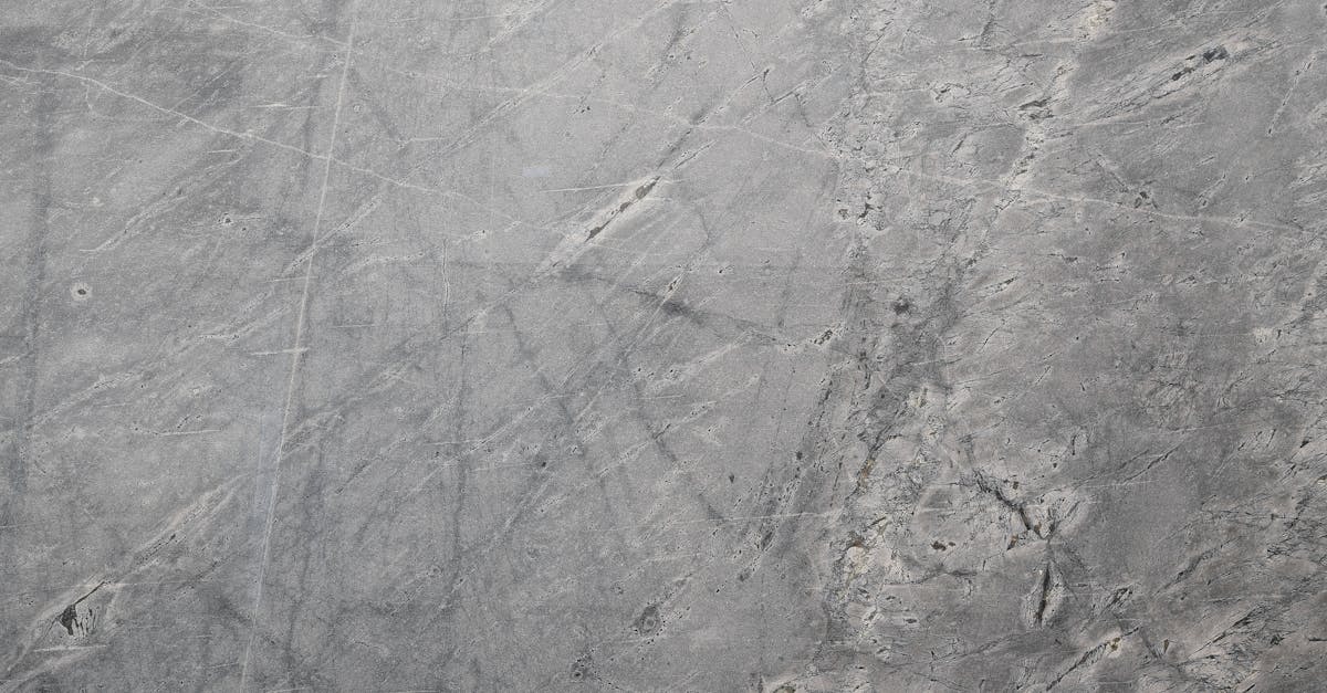 découvrez tout ce que vous devez savoir sur les solives de plancher : leur rôle essentiel dans la structure de votre maison, les différents types disponibles et des conseils pour leur installation et entretien.