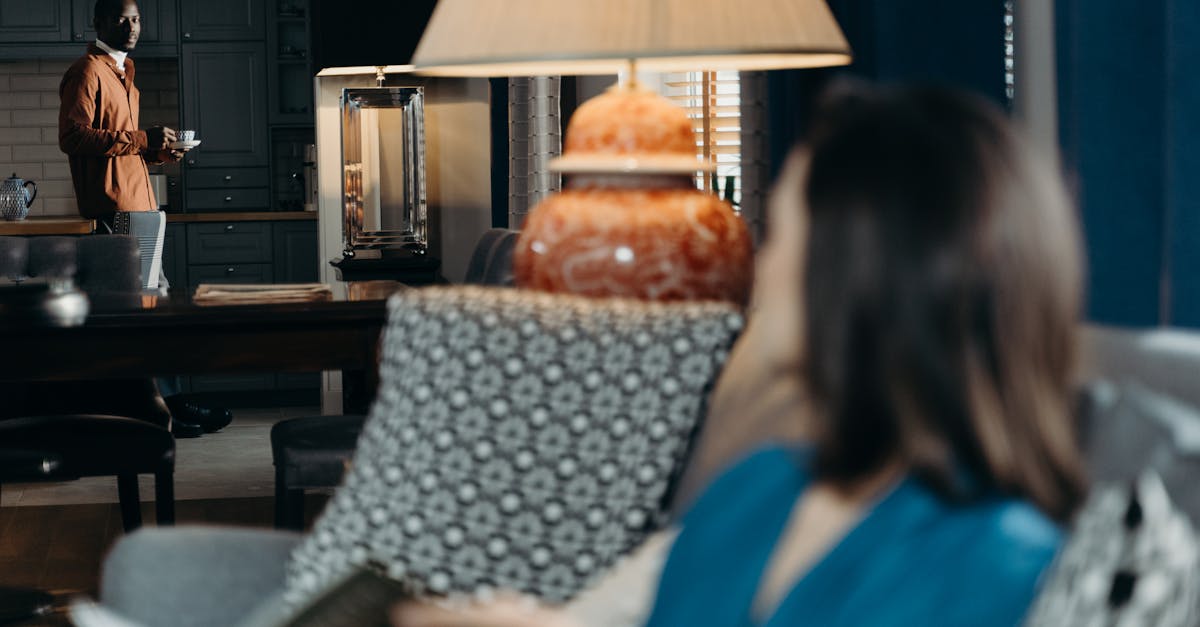 découvrez comment intégrer un canapé orange dans votre décoration intérieure pour apporter une touche de vivacité et de chaleur à votre espace. astuces et inspirations pour un intérieur tendance.