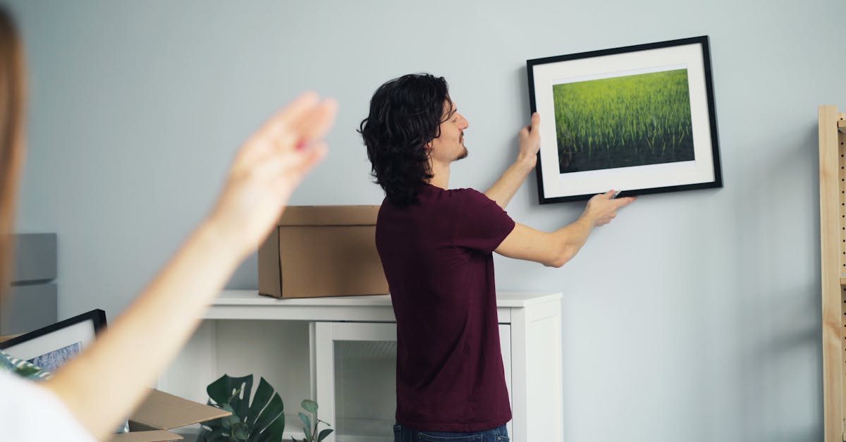 découvrez les meilleures techniques pour accrocher vos tableaux et œuvres d'art avec style. transformez vos murs en véritables galeries et optimisez l'espace de votre intérieur grâce à nos conseils pratiques sur l'accroche de tableaux.