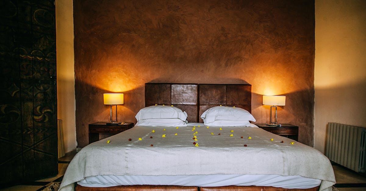 découvrez des idées de décoration de chambre romantique pour créer un havre de paix intime et accueillant. des couleurs douces, des textiles moelleux et des éclairages tamisés vous aideront à transformer votre espace en un véritable cocon d'amour.