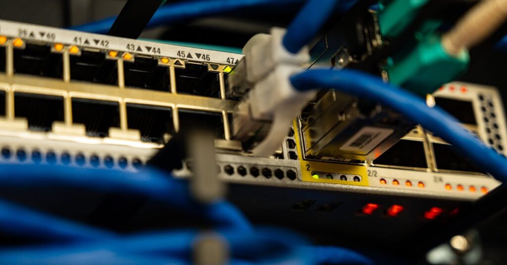 découvrez notre guide complet sur les routeurs, leur fonctionnement, les différents types disponibles et comment choisir le modèle idéal pour vos besoins en connectivité internet.