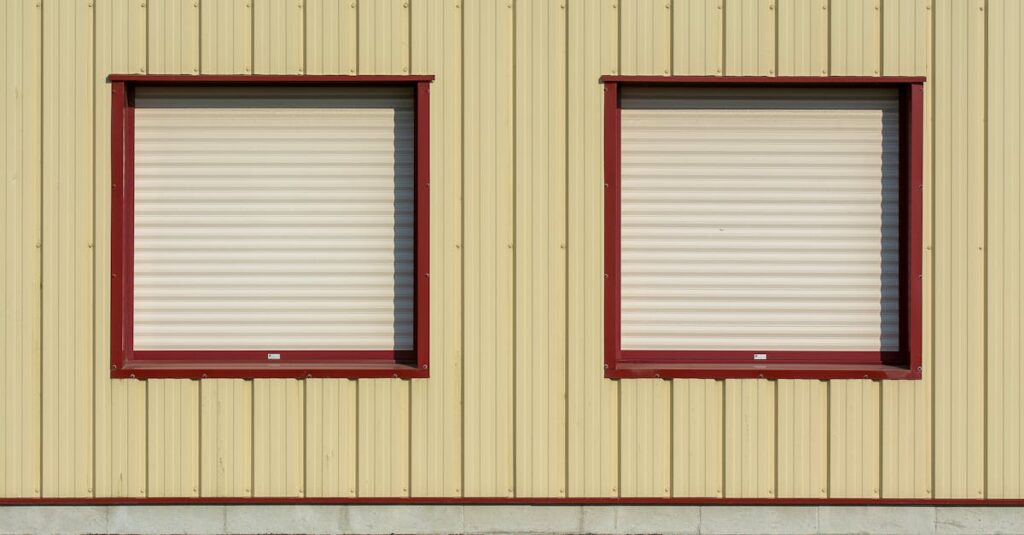 découvrez les volets roulants solaires, une solution innovante et écologique pour optimiser l'isolation de votre maison tout en réduisant votre consommation d'énergie. profitez d'un confort accru avec des volets autonomes et intelligents, faciles à installer et à utiliser.