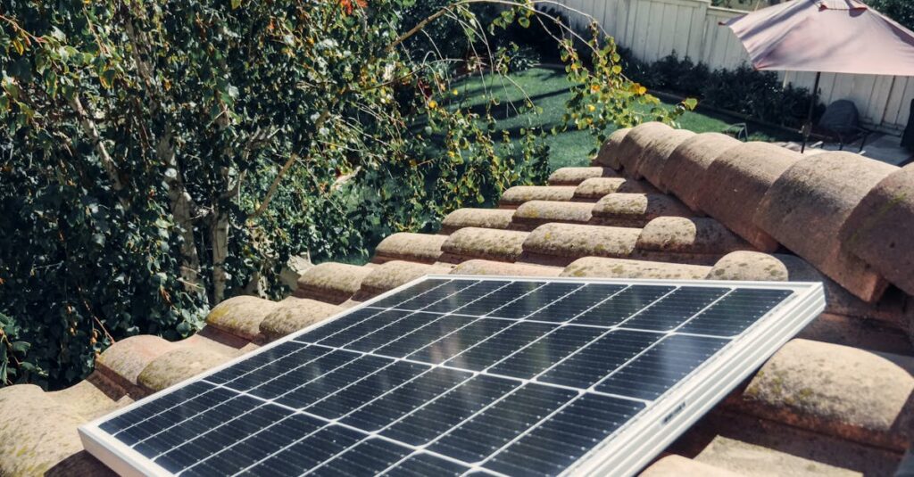 découvrez les tuiles solaires, une solution innovante pour intégrer l'énergie solaire à votre maison tout en préservant l'esthétique de votre toiture. écologiques et efficaces, elles transforment la lumière du soleil en électricité, contribuant ainsi à la réduction de votre facture énergétique et à la protection de l'environnement. optez pour un habitat durable et moderne avec les tuiles solaires.