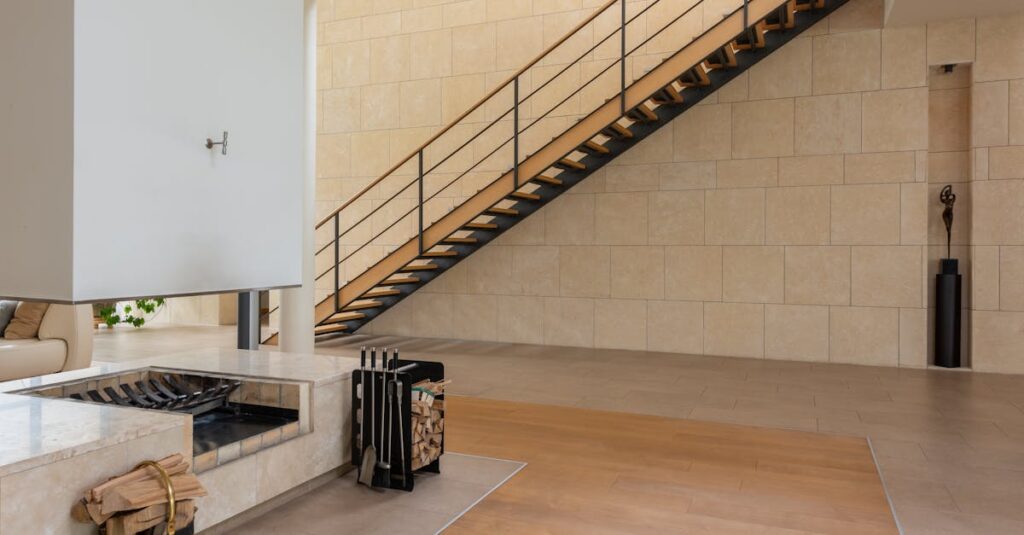 découvrez comment transformer votre intérieur avec une rénovation de votre escalier en bois. des astuces pratiques, des conseils de design et des techniques de finition pour donner une nouvelle vie à votre espace tout en préservant le charme naturel du bois.