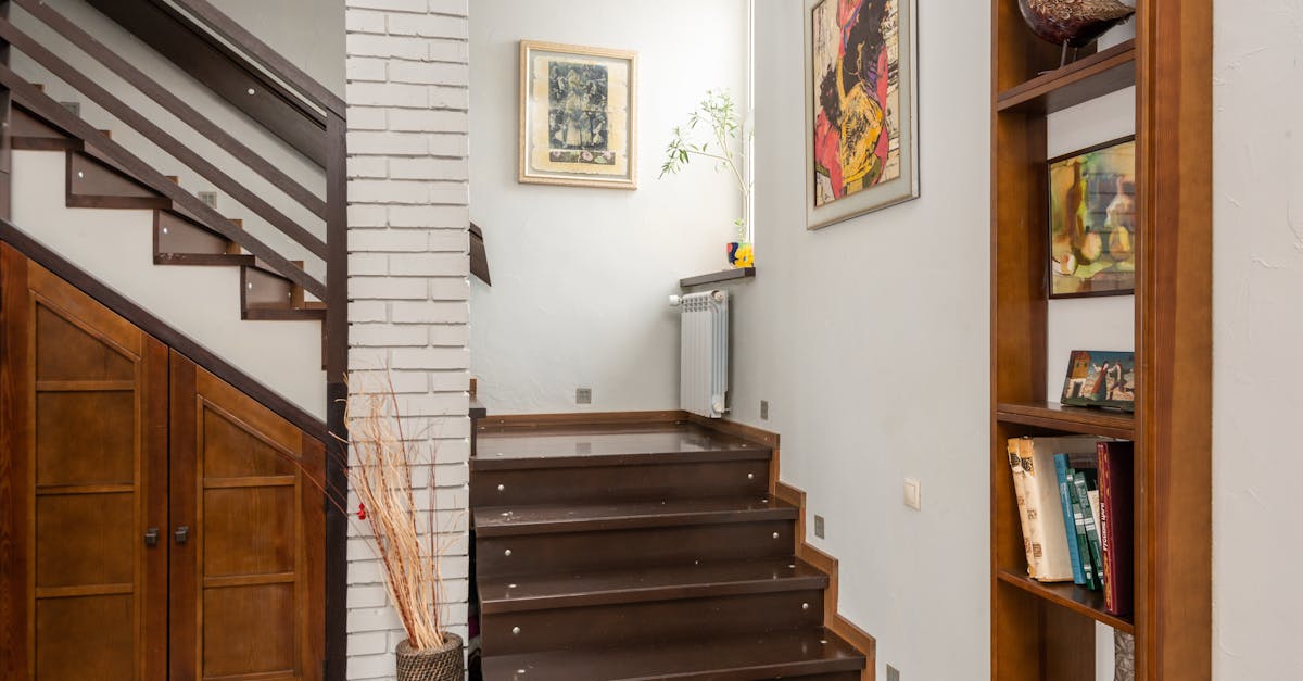 découvrez comment rénover votre escalier en bois pour lui redonner tout son éclat. des conseils pratiques, des idées de design et des astuces d'entretien pour transformer votre espace avec style.