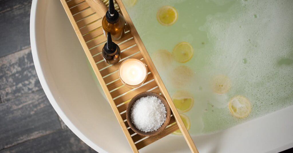 découvrez des conseils pratiques pour entretenir et préserver la beauté de votre tapis de salle de bain. apprenez comment le nettoyer, le sécher et éviter l'accumulation de moisissure tout en prolongeant sa durée de vie.