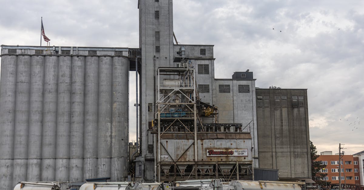 découvrez les étapes et les technologies clés de la production de ciment, de l’extraction des matières premières à la fabrication du produit fini, ainsi que son impact sur l’environnement.