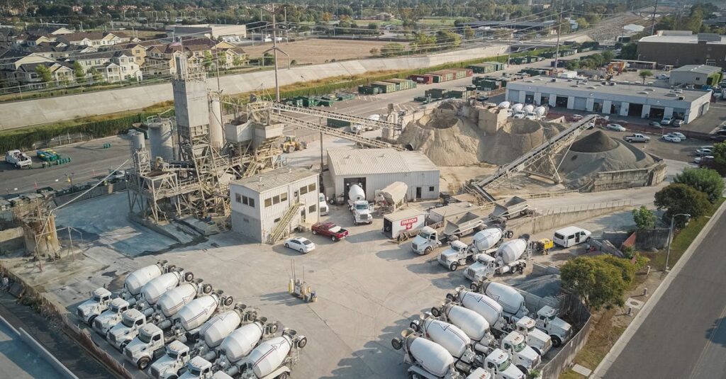 découvrez le processus de production du ciment, de l'extraction des matières premières à la fabrication, en passant par les technologies utilisées et leur impact environnemental. idéal pour comprendre chaque étape de la production du ciment.