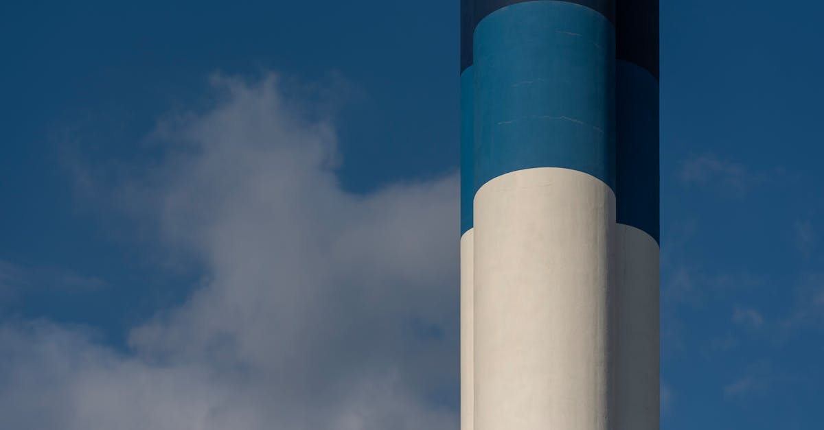 découvrez l'importance du ramonage de cheminée pour assurer la sécurité et le bon fonctionnement de votre installation. conseils, méthodes et fréquence recommandée pour un nettoyage efficace.