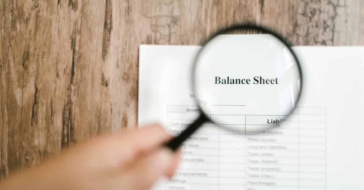 découvrez tout ce que vous devez savoir sur la responsabilité contractuelle, ses principes, ses implications juridiques et les moyens de s’en protéger dans vos relations professionnelles et personnelles.