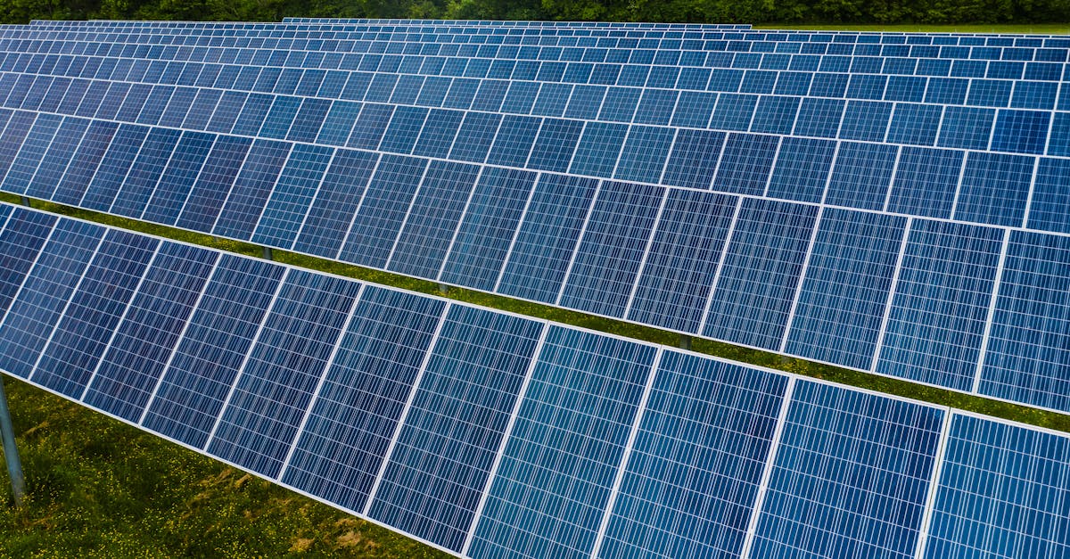 découvrez les panneaux solaires flexibles : légers, faciles à installer et idéals pour les toits incurvés, camping-cars ou bateaux. profitez d'une énergie solaire efficace partout où vous allez !