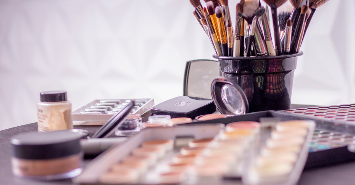 découvrez les meilleures foundations pour un teint parfait. explorez nos conseils et astuces pour choisir la fondation idéale qui s'adapte à votre type de peau et souligne votre beauté naturelle.
