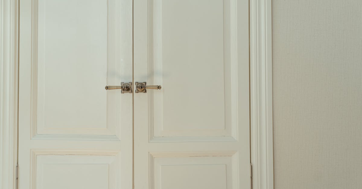 vous êtes enfermé dehors ? découvrez nos solutions rapides et efficaces pour résoudre un problème de porte verrouillée. conseils, astuces et services d’intervention disponibles pour retrouver l’accès à votre domicile en toute sécurité.