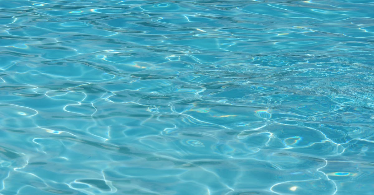 découvrez comment déterminer la durée idéale de filtration pour votre piscine afin de garantir une eau propre et saine tout au long de la saison.