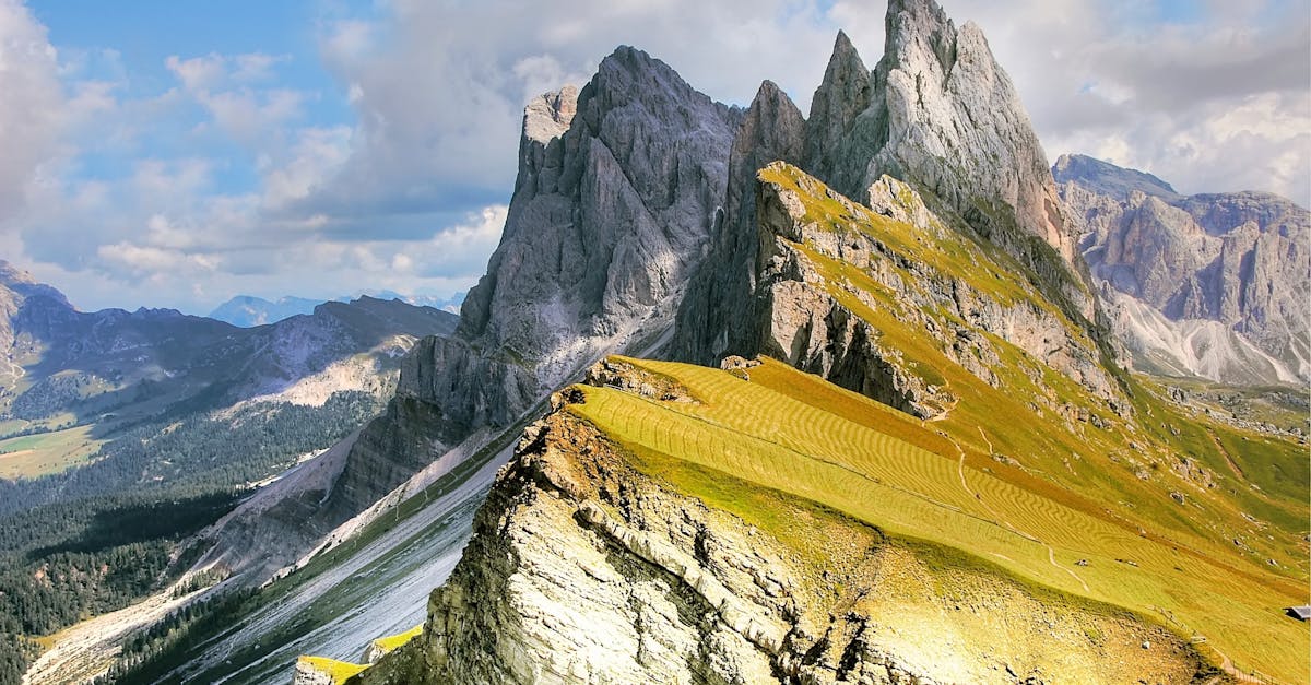 découvrez le principe de la pente (slope) et son application dans divers domaines tels que les mathématiques, la géométrie et l'ingénierie. apprenez à calculer la pente, comprendre son importance et explorer des exemples concrets.