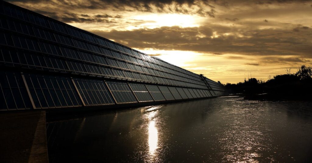 découvrez le coût des panneaux solaires en 2024 : prix moyens, facteurs influençant les tarifs, aides financières disponibles et conseils pour rentabiliser votre installation photovoltaïque.