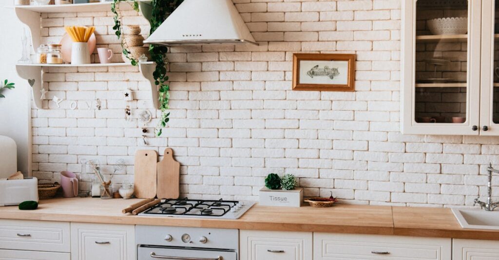découvrez quelle est la hauteur idéale pour un plan de travail de cuisine afin d’optimiser confort, ergonomie et esthétique. conseils et astuces pour bien choisir la hauteur de votre comptoir de cuisine.