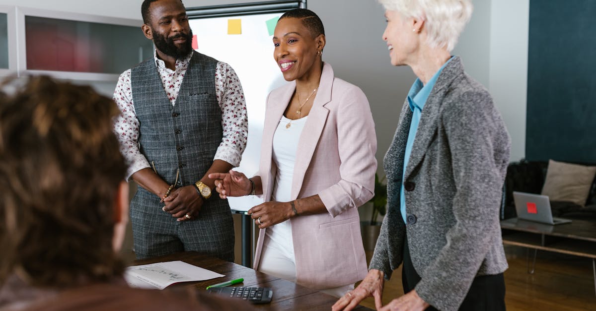 découvrez ce qu'est le minimum pitch, son importance dans la communication et apprenez à optimiser vos interventions en quelques phrases percutantes pour convaincre rapidement.