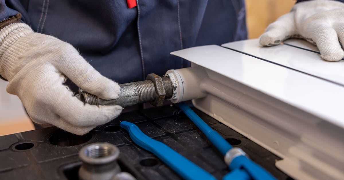 découvrez nos solutions efficaces pour la réparation de tuyauterie : conseils, méthodes et choix des meilleurs outils pour réparer rapidement une fuite de pipe à la maison.