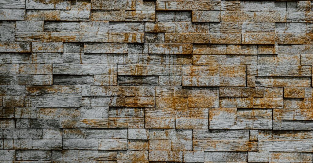 découvrez les étapes essentielles et les techniques pour réussir la construction d'un mur en pierre, alliant solidité, esthétique et savoir-faire traditionnel.