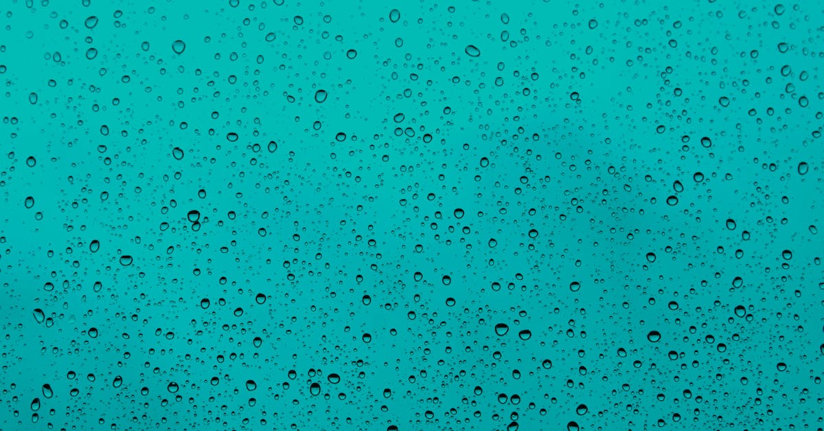 découvrez la turquoise, une pierre précieuse aux reflets bleus et verts, réputée pour sa beauté naturelle et ses vertus apaisantes. idéale pour la joaillerie ou la décoration, apprenez tout sur son origine, ses propriétés et ses usages.