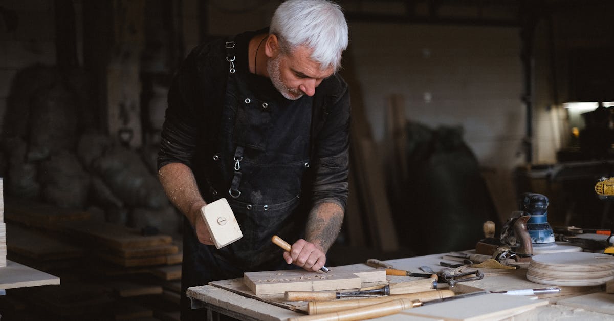 découvrez les différentes techniques de décapage du bois pour restaurer, rénover ou transformer vos meubles et surfaces en bois. suivez nos conseils pour choisir la méthode la plus adaptée à vos besoins et obtenir un résultat professionnel.