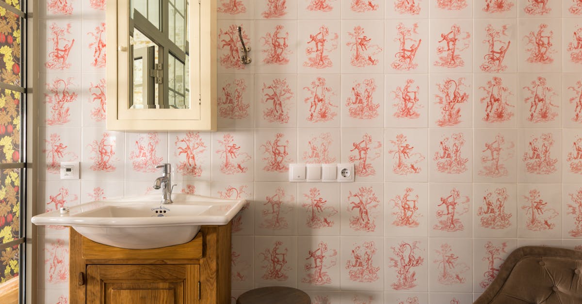 découvrez une large gamme d’accessoires de salle de bain tendance et fonctionnels pour organiser votre espace et sublimer votre décoration. trouvez le style qui vous correspond !