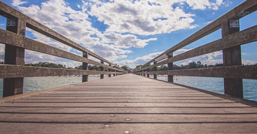 découvrez tout sur le decking : conseils, matériaux, installation et idées pour aménager votre terrasse en bois ou composite. embellissez vos espaces extérieurs avec un deck moderne et durable.