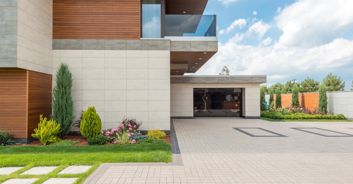 découvrez les dimensions idéales pour la largeur d'un garage, conseils d'aménagement et standards pour optimiser l'espace de stationnement de votre véhicule.