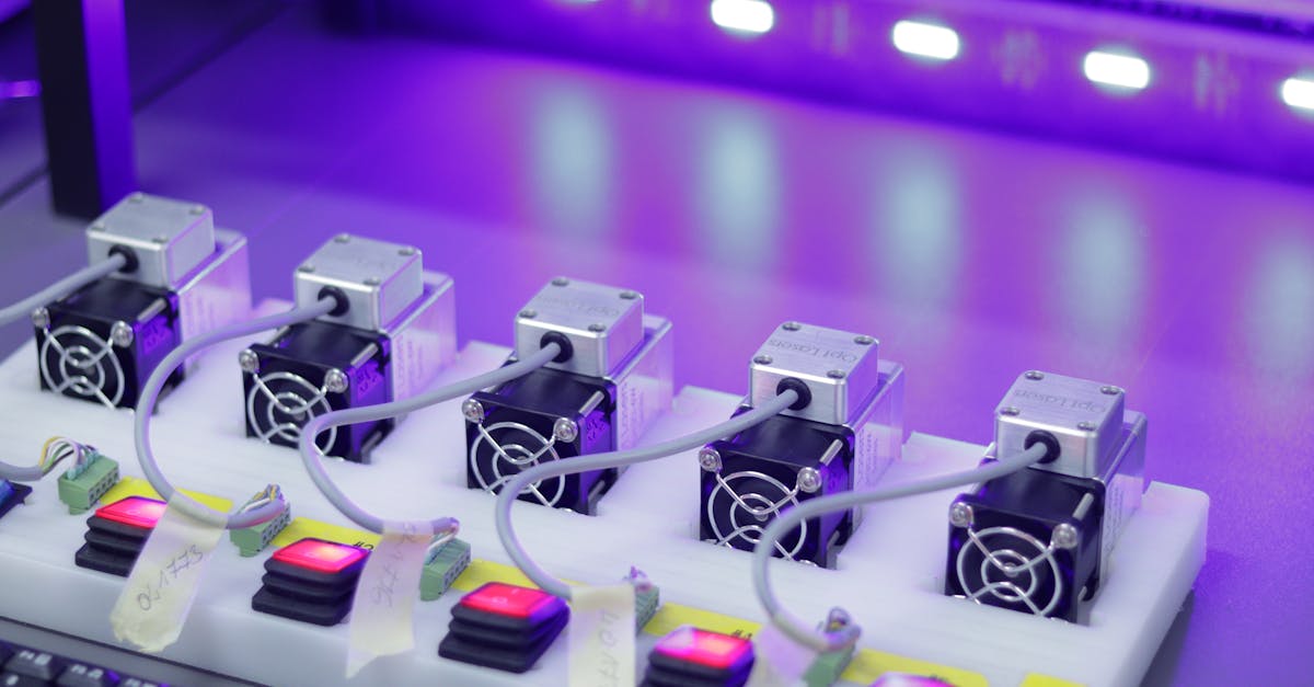 découvrez le découpage laser : une technologie de pointe permettant des découpes précises et personnalisées sur de nombreux matériaux, idéale pour l'industrie, l'artisanat et la création sur mesure.