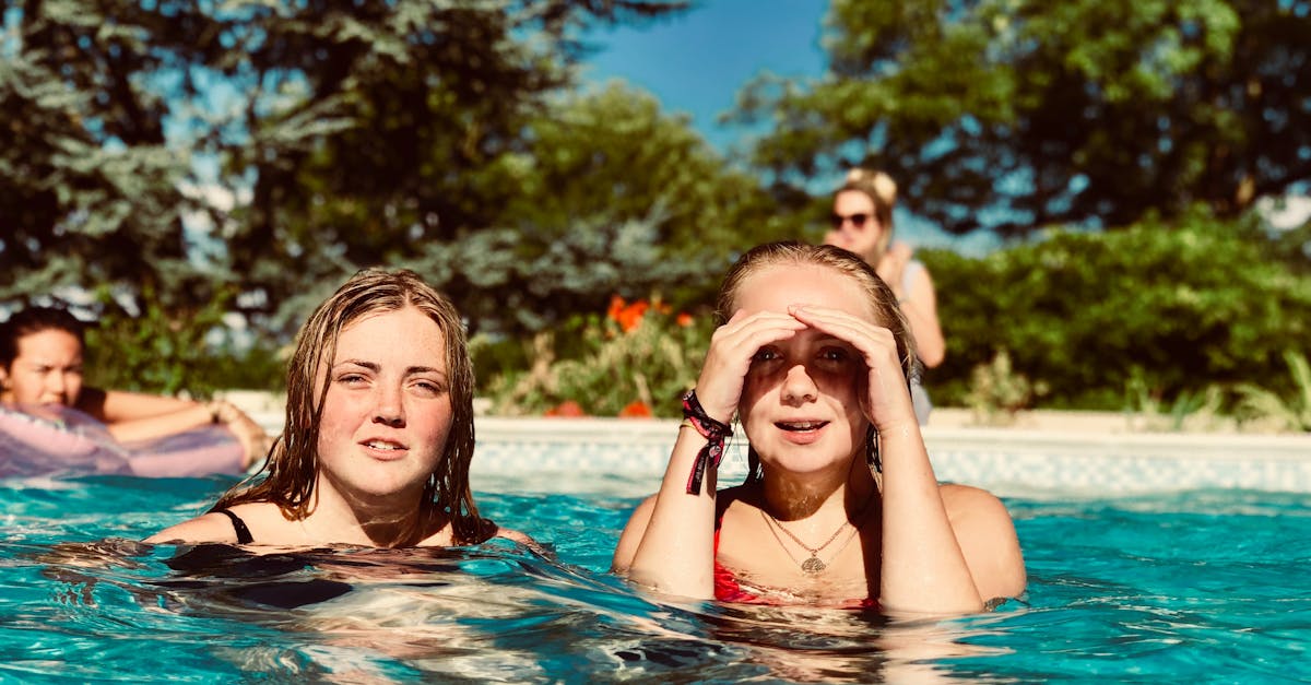 découvrez le coût d'une piscine naturelle : prix moyen, facteurs à considérer, installation et conseils pour bien budgétiser votre projet aquatique écologique.