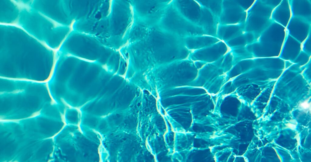 découvrez tout ce qu'il faut savoir sur l'eau de piscine : traitement, entretien, astuces pour une eau claire et saine toute l'année.