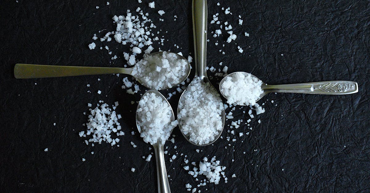 découvrez tout sur le sodium chlorate : ses propriétés, utilisations industrielles, précautions de sécurité et impacts environnementaux. informations essentielles pour professionnels et curieux de la chimie.