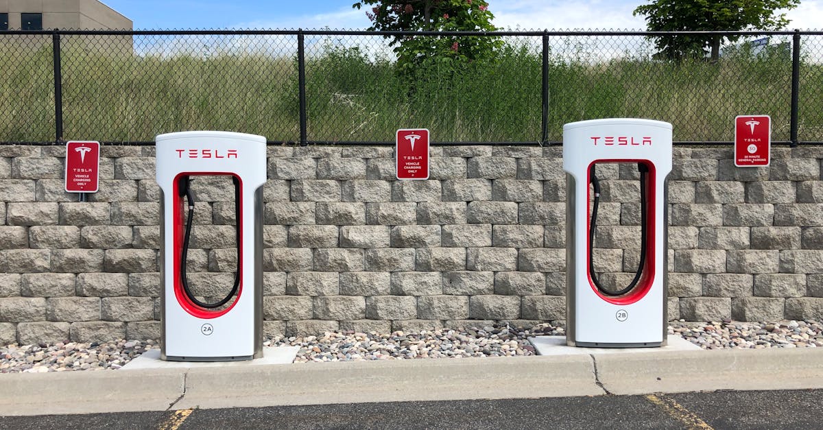 découvrez le tesla powerwall, une batterie domestique innovante qui stocke l'énergie solaire, vous aide à économiser sur vos factures et garantit une alimentation fiable même en cas de coupure de courant.