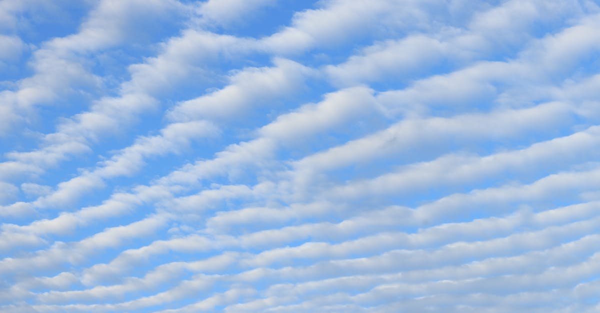 protégez votre climatiseur avec une housse adaptée : découvrez nos solutions pour préserver votre appareil des intempéries, poussières et débris, assurant ainsi sa longévité et son efficacité toute l'année.