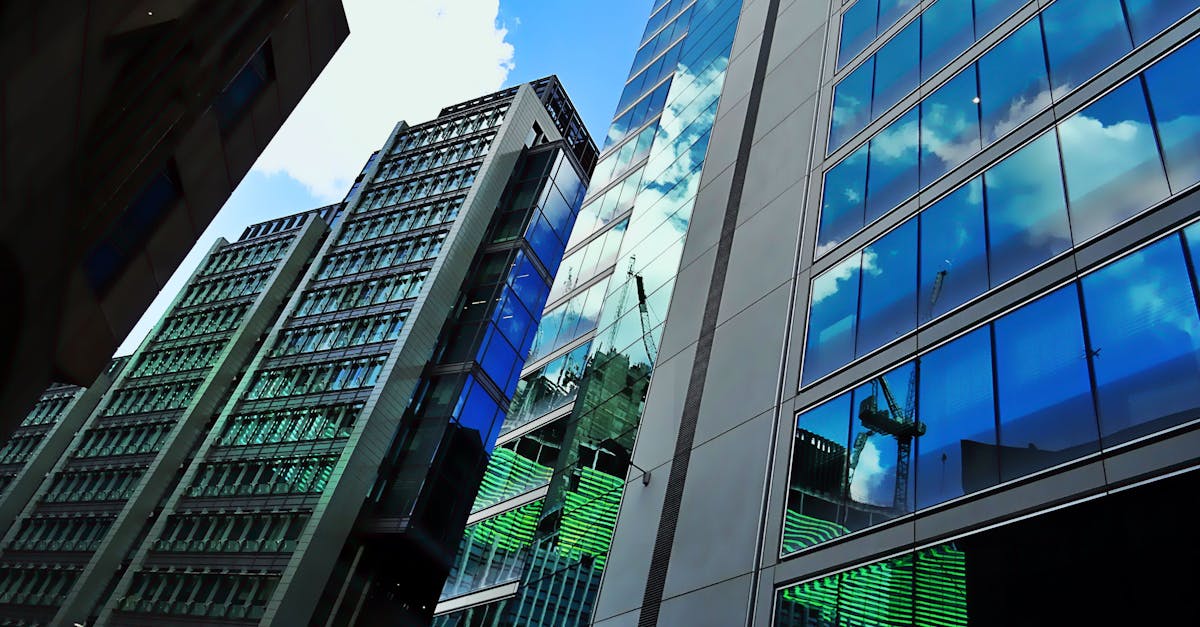 découvrez nos façades en verre modernes alliant esthétique et performance énergétique pour sublimer vos bâtiments.